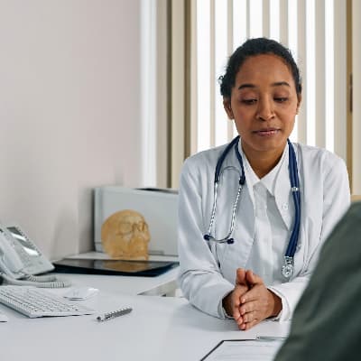 doctor-talking-to-patient